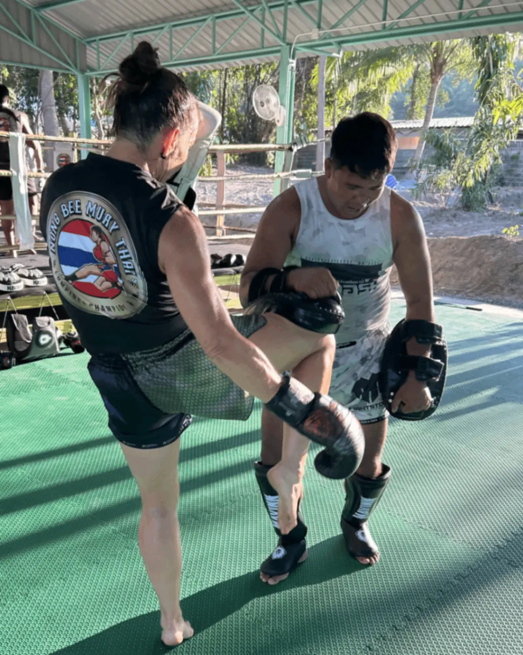 Female client knee strike pad work